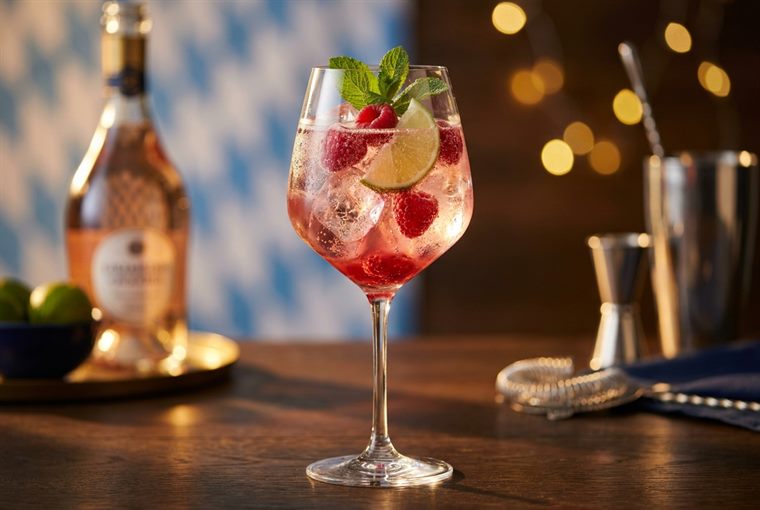 Himbeer-Hugo: Himbeere mit Prosecco, Limette und Minze